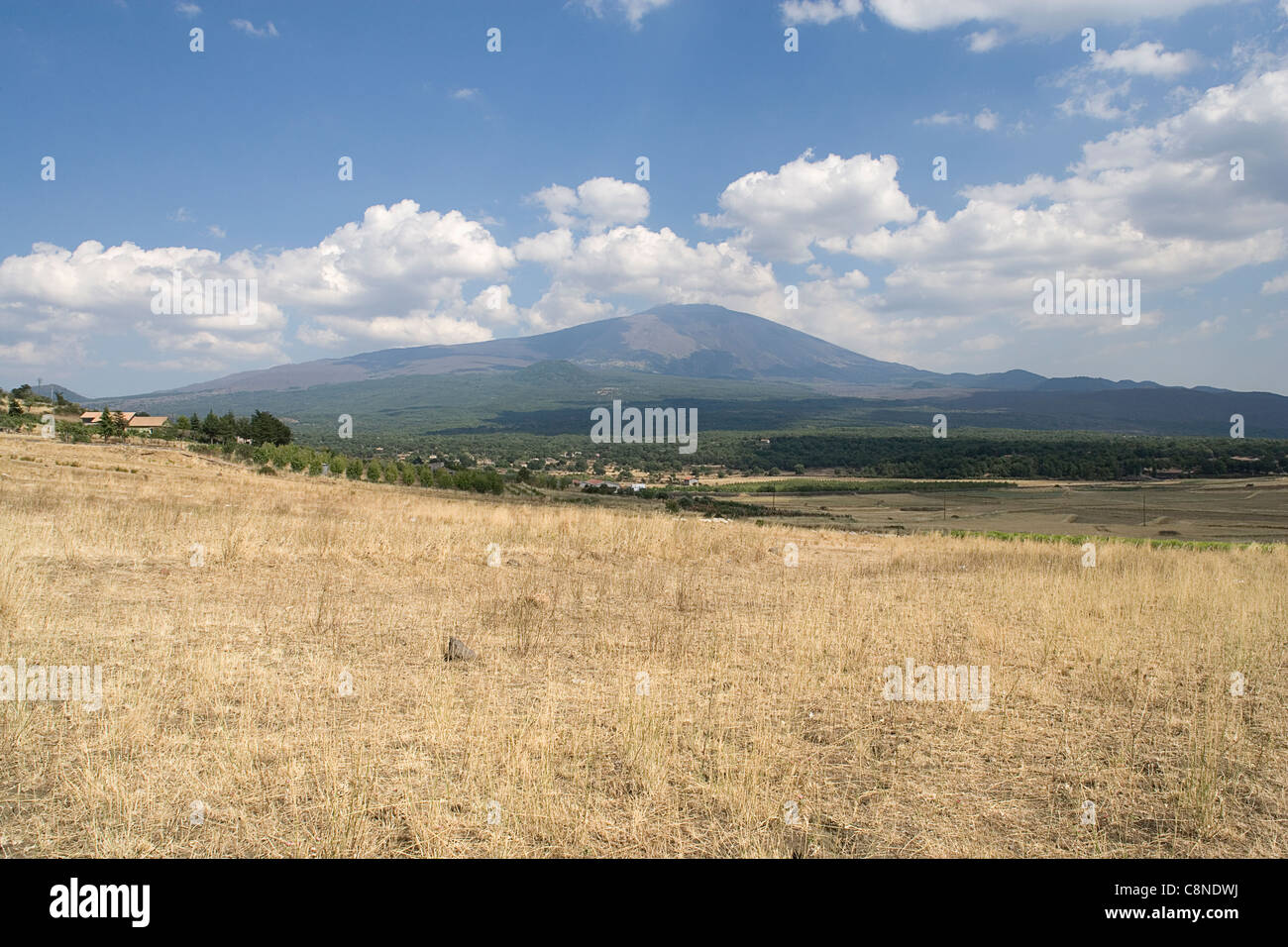 L'Italie, la Sicile, l'Etna à partir du côté sud près de Bronte Banque D'Images