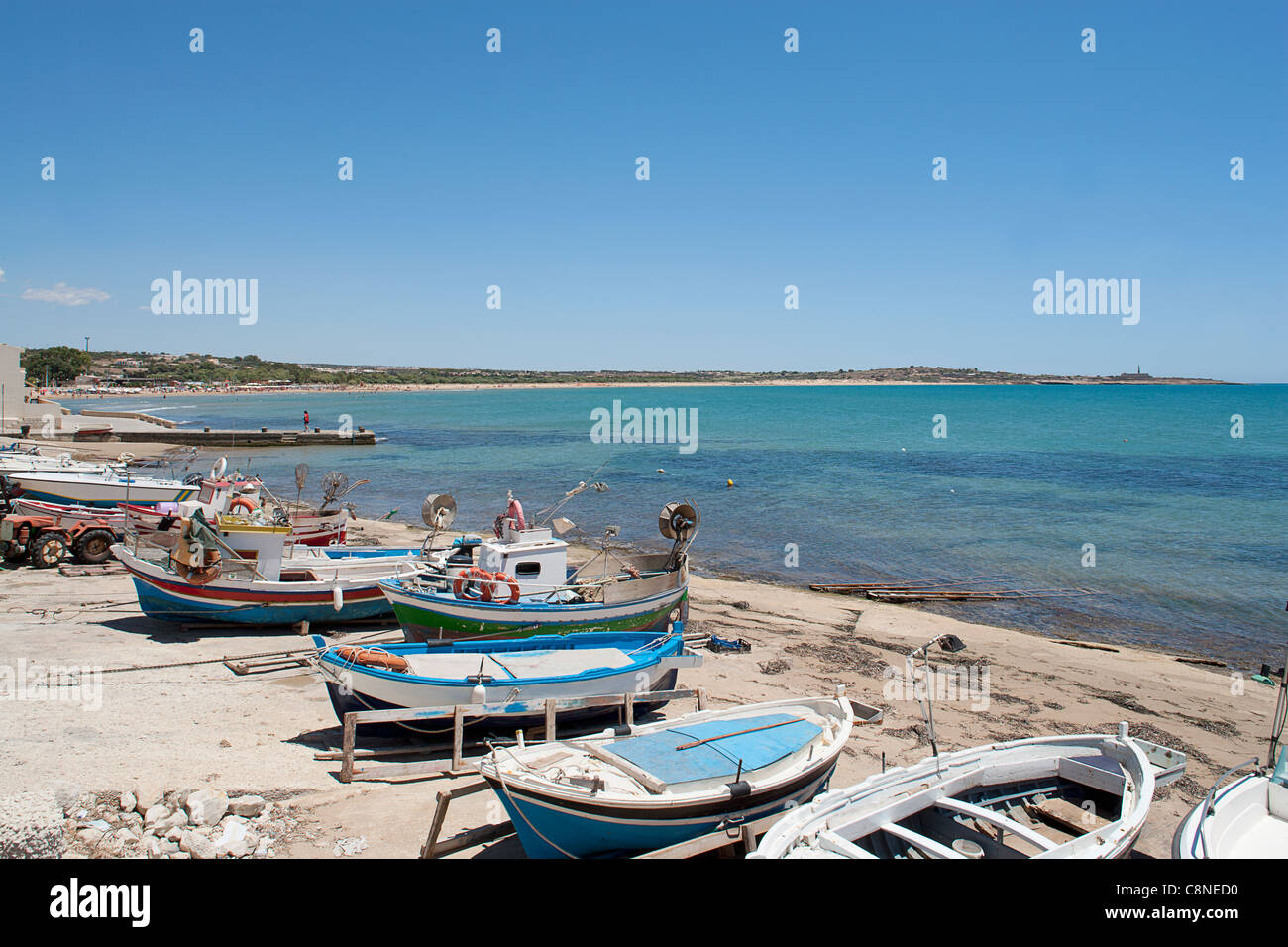 Italie, Sicile, Sampieri, bateaux des pêcheurs sur la plage Banque D'Images