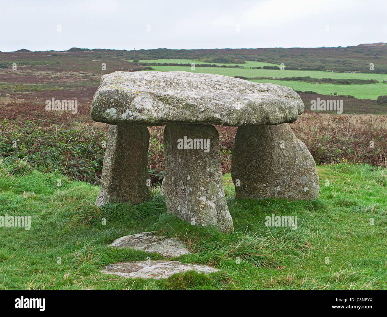 La Grande-Bretagne, l'Angleterre, Cornwall, Lanyon Quoit, dolmen sépulture néolithique Banque D'Images