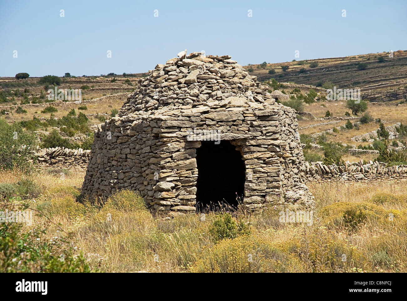 L'Espagne, Maestrazgo, La Iglesuela del Cid, vieille cabane de pierres dans un champ Banque D'Images