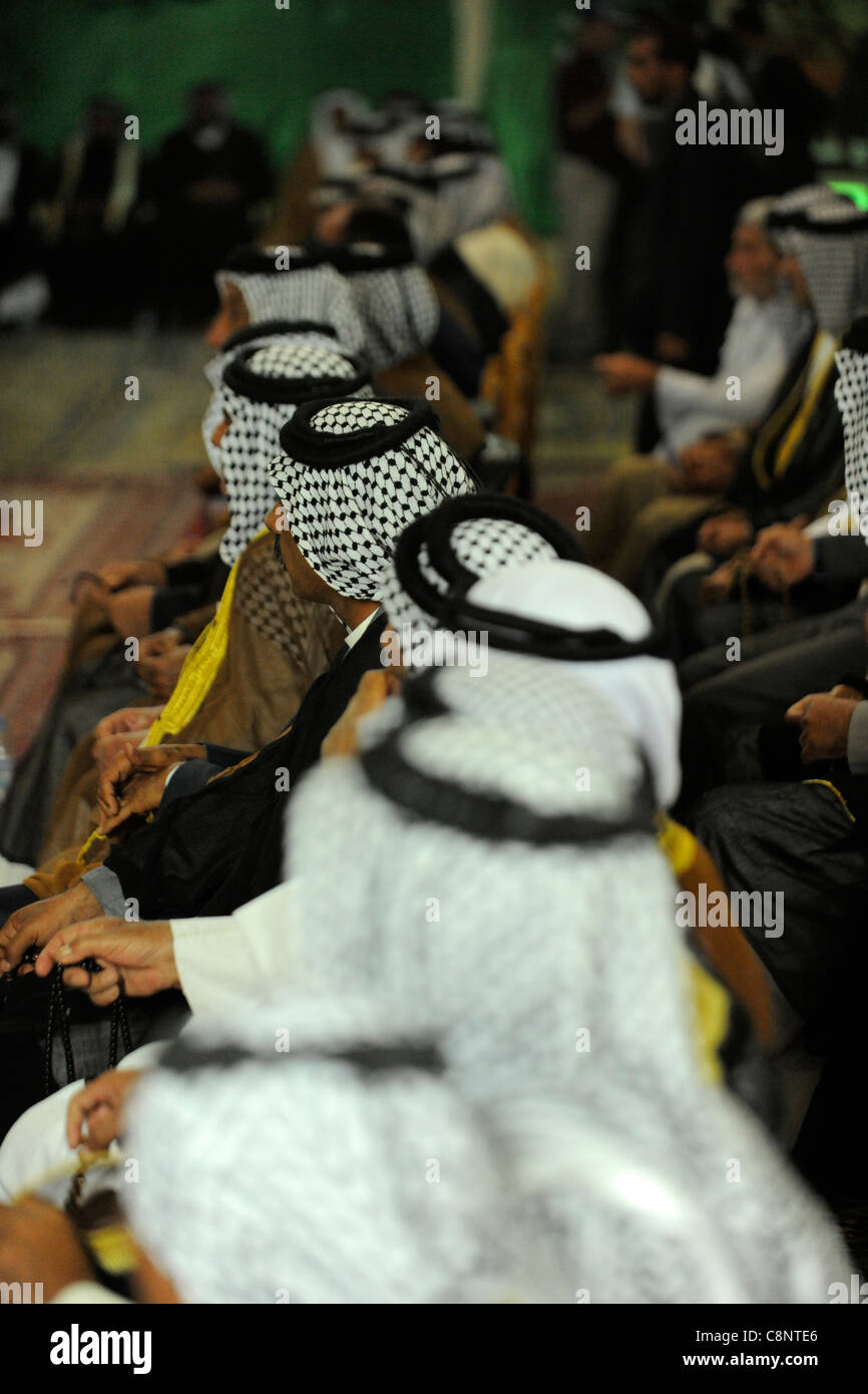 L'Iraq, Salman Pak, les chefs de tribus sunnites et shiites se rencontrent pour résoudre les conflits le gouvernement central n'a pas réussi à résoudre. Banque D'Images