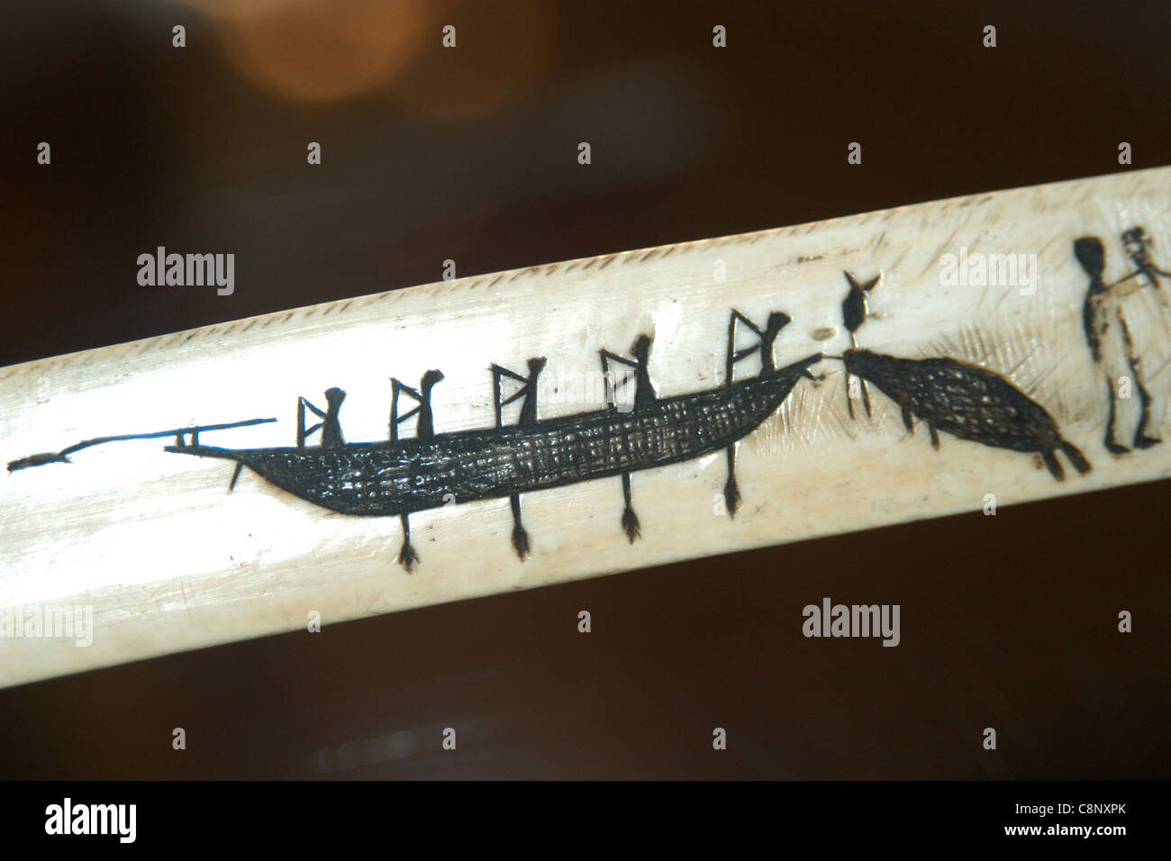 La Chasse Au Morse Dessin D Esquimaux De L Amerique Du Nord Sur Une Defense De Morse Vu Au British Museum De Londres Au Royaume Uni Photo Stock Alamy