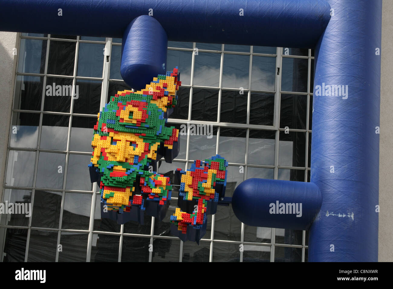 Le Danemark a construit de briques Lego. Détail de la sculpture Entropa par artiste tchèque David Cerny. Banque D'Images