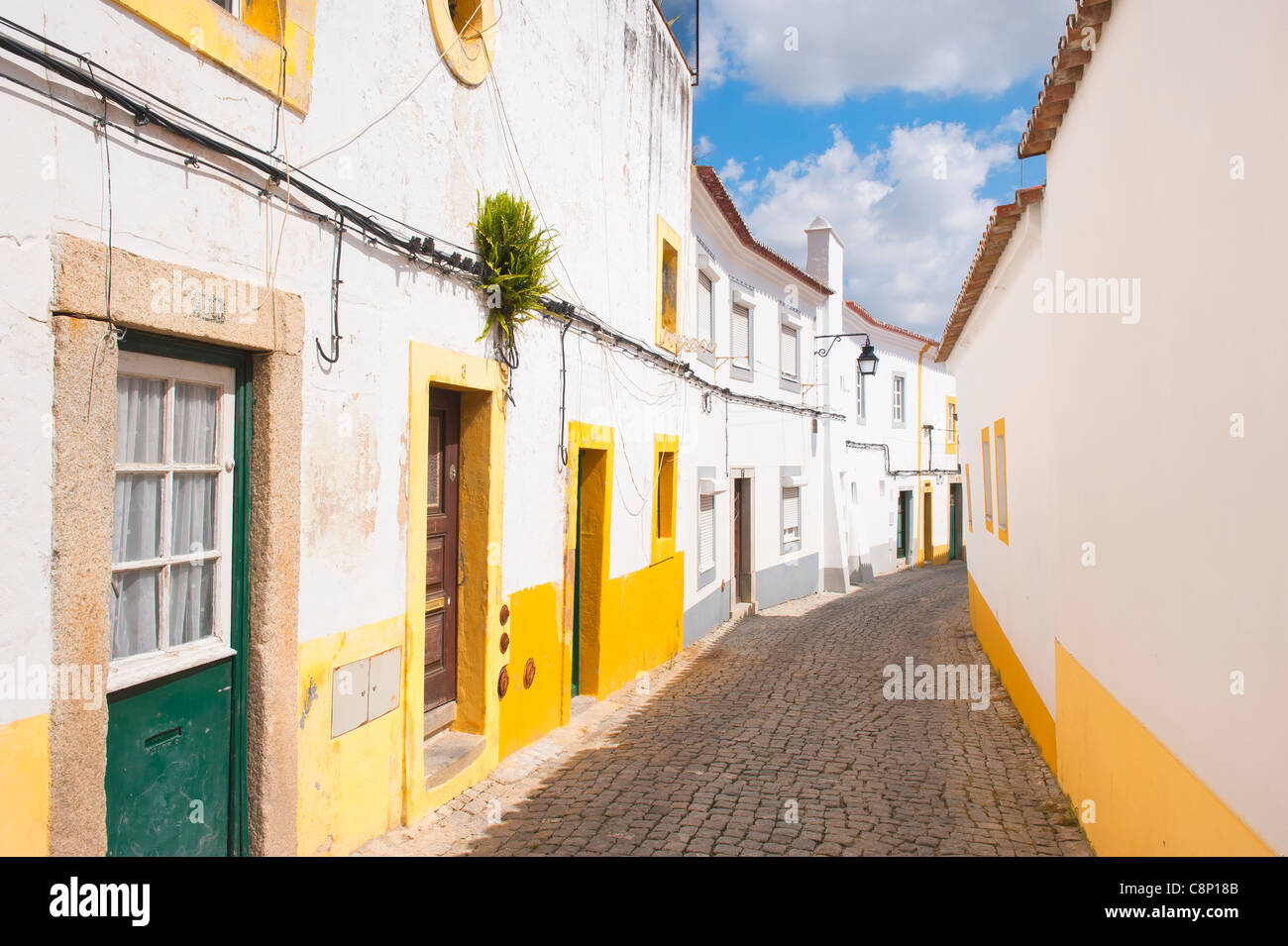 Rue typique de la vieille ville d'Evora, Alentejo, Portugal Banque D'Images