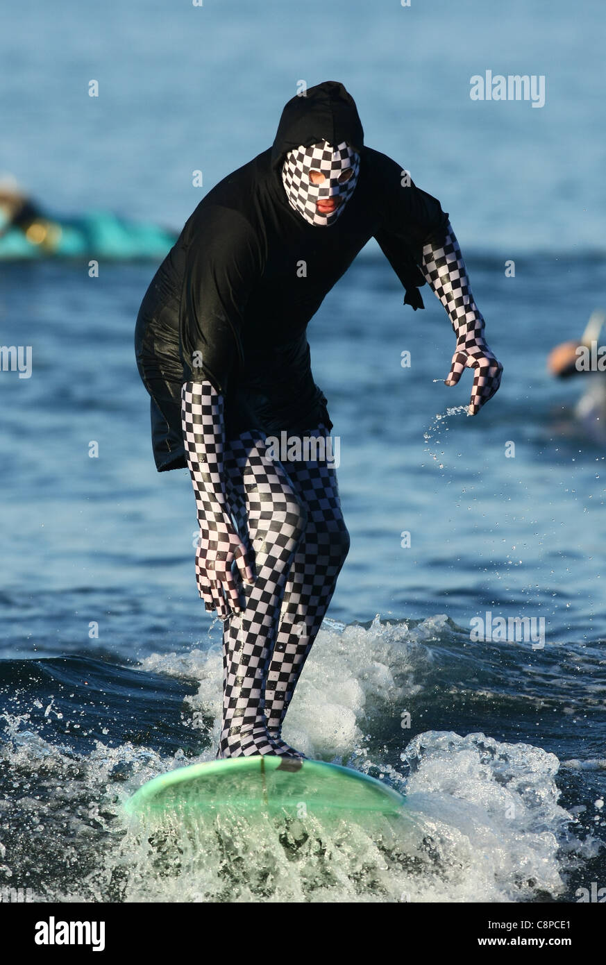 SURFER MÂLE NOIR & BLANC BODY BLACKIE'S HALLOWEEN COSTUME surf contest 2011 ORANGE COUNTY CALIFORNIA USA 29 Octobre 2011 Banque D'Images