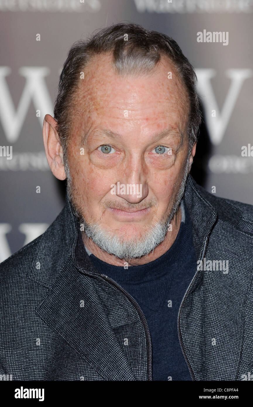 Robert Englund signe des copies de son nouveau livre 'Hollywood Monster' à Waterstones, Londres, 25 novembre 2009. Banque D'Images