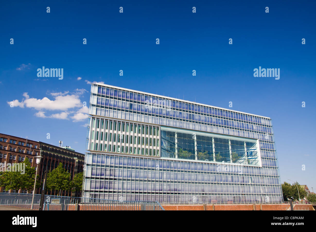 Vue de la ZDF moderne (télévision allemande) Bâtiment de la Deichtorcenter à Hambourg, Allemagne. Banque D'Images