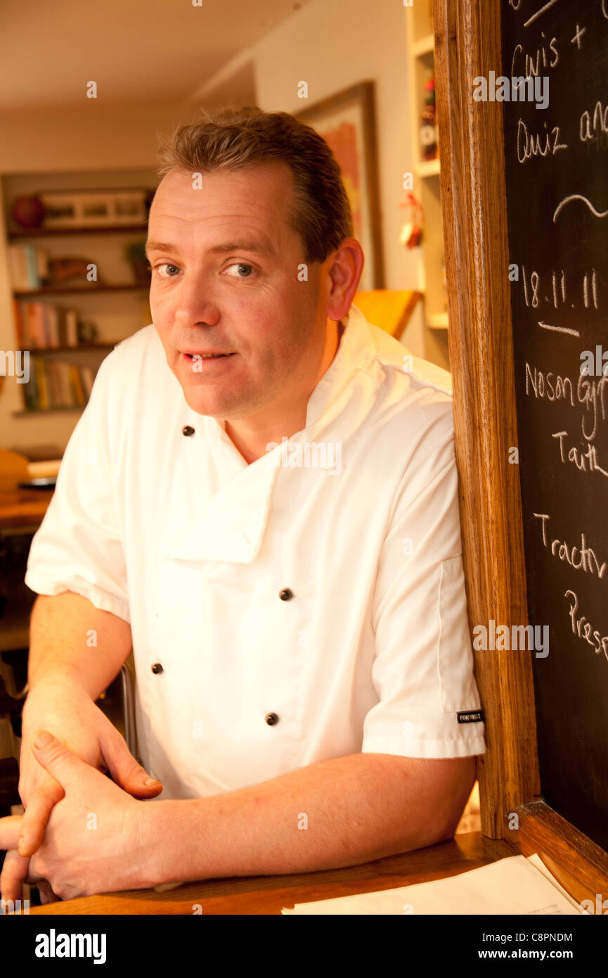 RHODRI EDWARDS, chef propriétaire de restaurant, pub Y Ffarmers Creuddyn Llanfihangel y, Ceredigion, pays de Galles, Royaume-Uni Banque D'Images