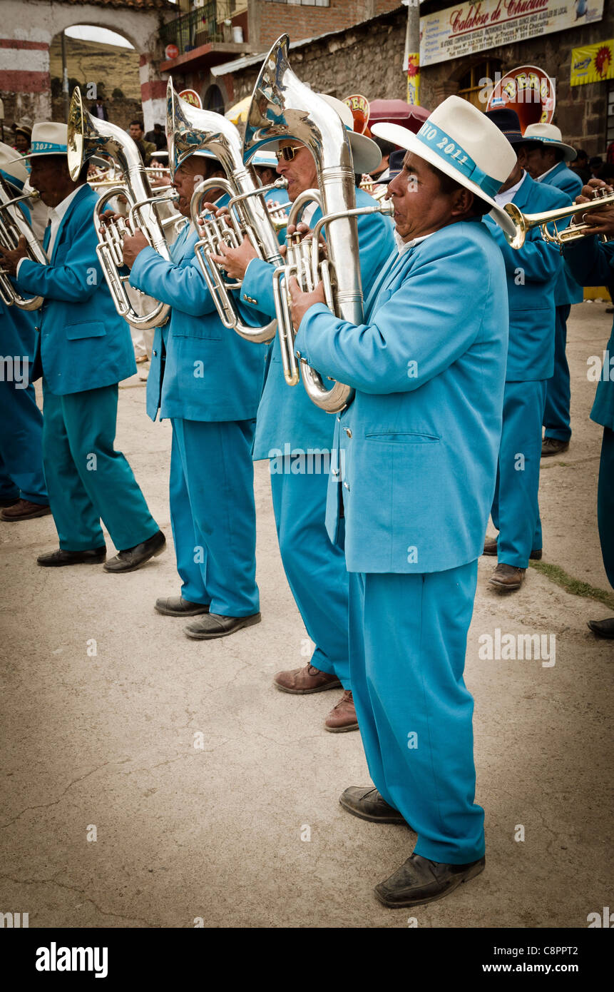 Groupe de musique traditionnelle péruvienne au fiesta de Nuestra Señora del Rosario à Chucuito Puno Pérou Banque D'Images