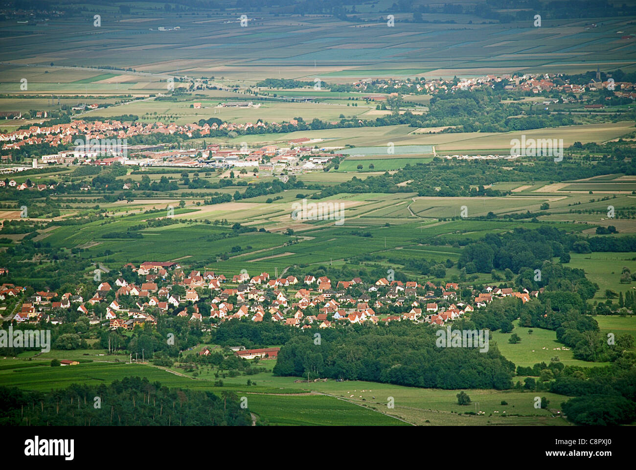 La France, l'Alsace, Le Mont Sainte Odile, vue de la montagne sur les villages ci-dessous Banque D'Images