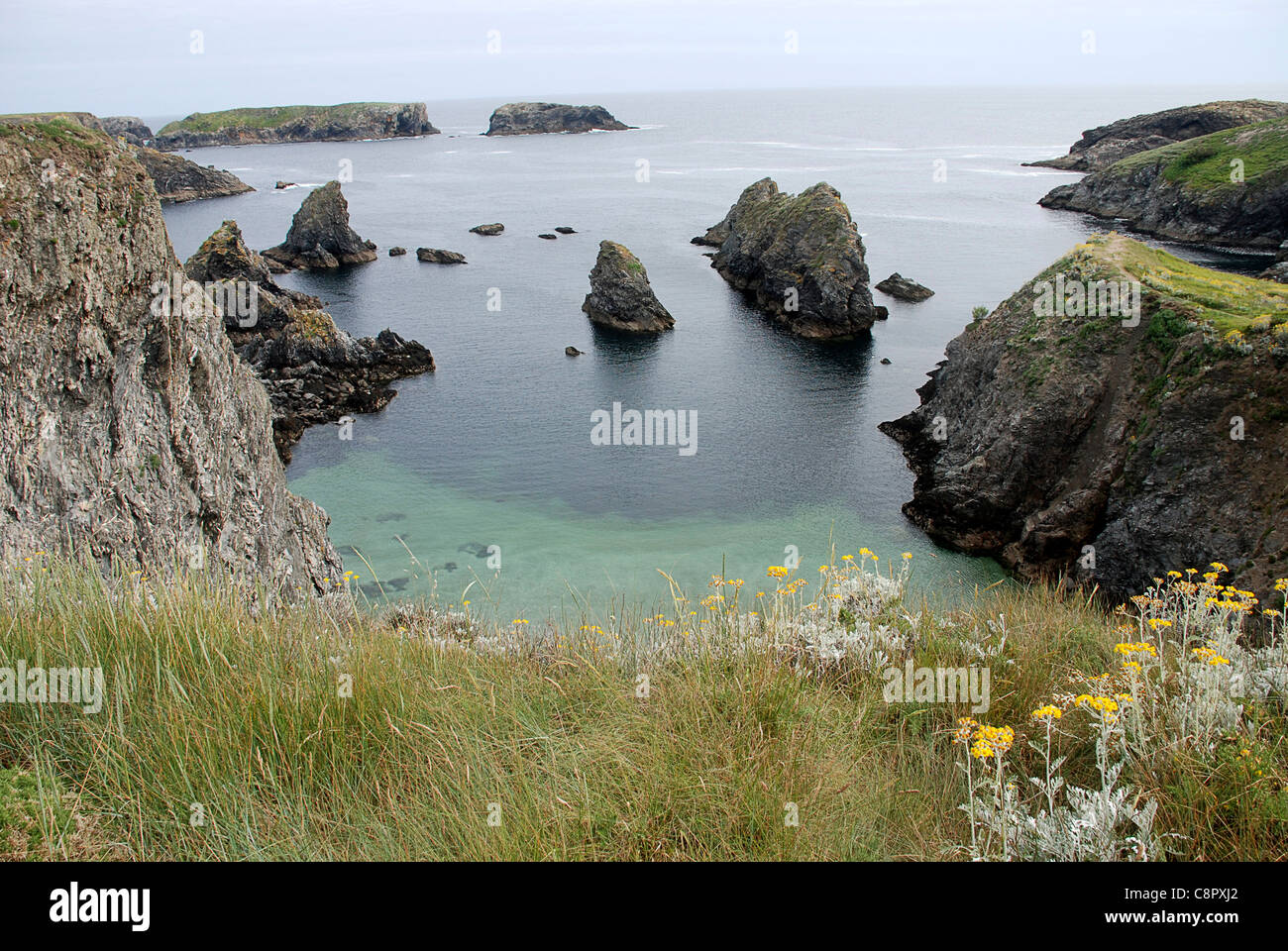 France, Bretagne, Belle-Île, Port Coton, 'Aiguilles' rock formations Banque D'Images