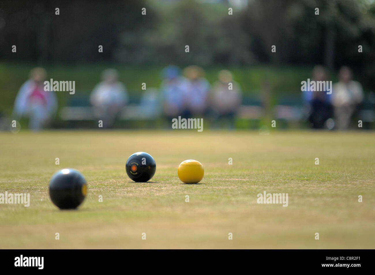 Un jeu de boules sur un jour d'été Banque D'Images