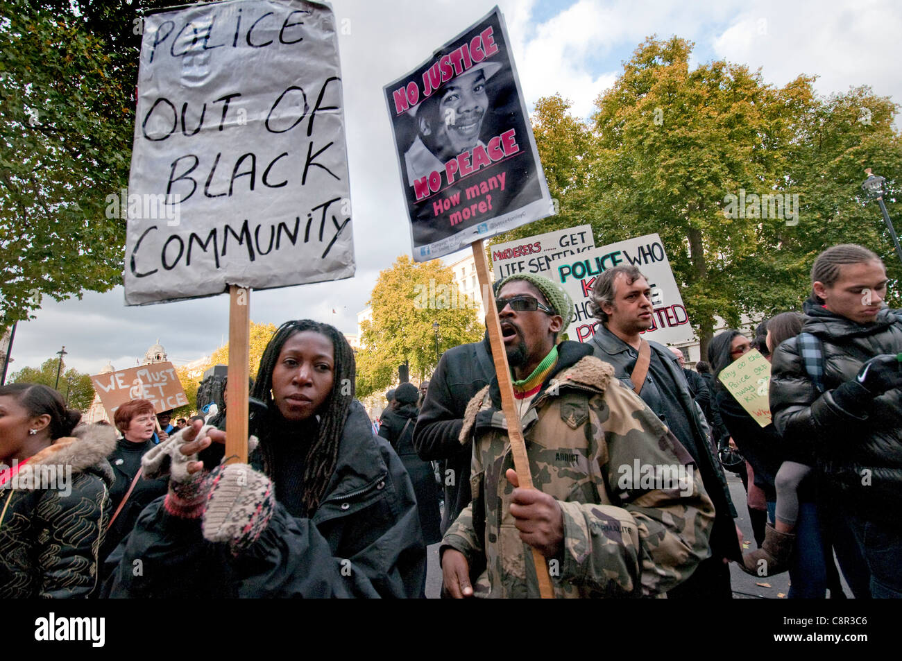 Les familles et les amis de parents qui ont trouvé la mort en garde à vue à travers Londres mars Appel de la justice. Banque D'Images