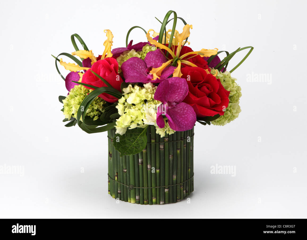 Un Bouquet De Fleurs Dans Un Vase Roses Rouges Crème