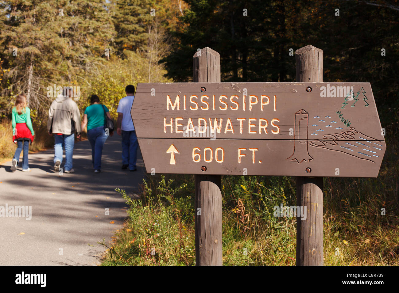 Un panneau pour les sources du Mississippi dans le parc d'État d'Itasca, Minnesota. Banque D'Images