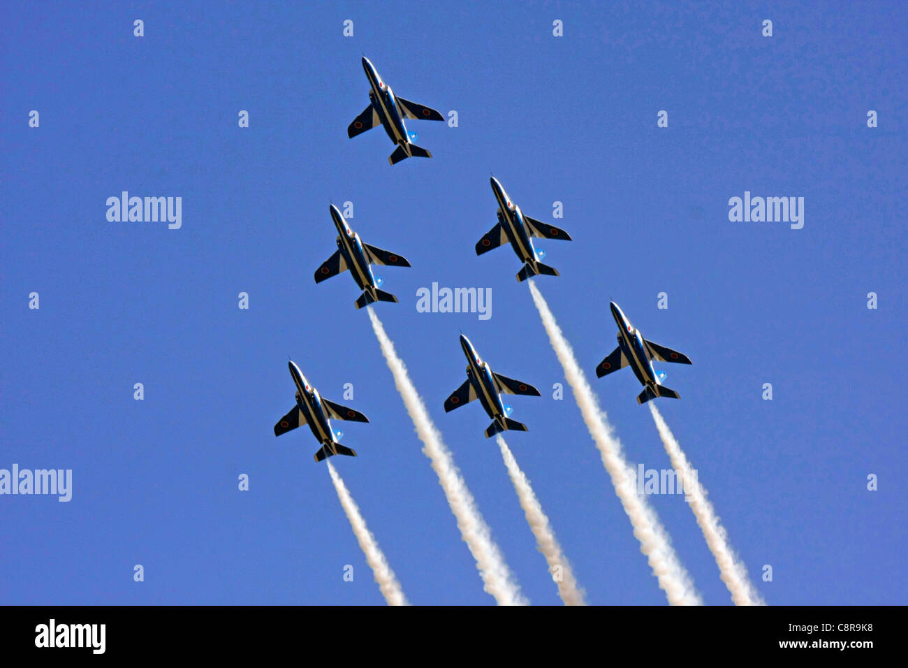 L'équipe de démonstration de voltige de la Japan Air Self-Defense Force Blue Impulse Kawasaki T4 Banque D'Images