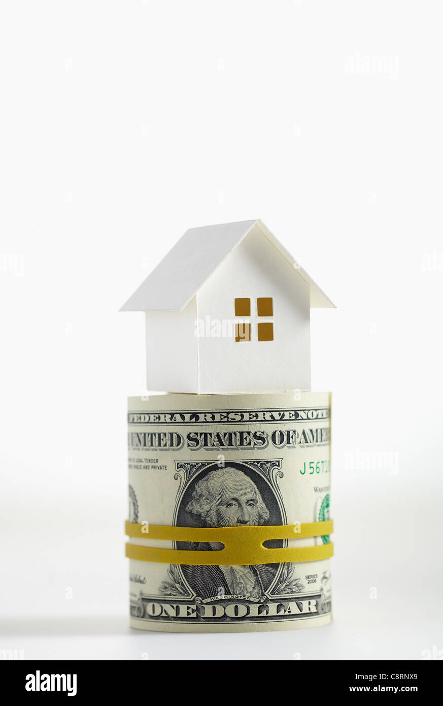 Modèle de maison sur pile de l'argent Banque D'Images