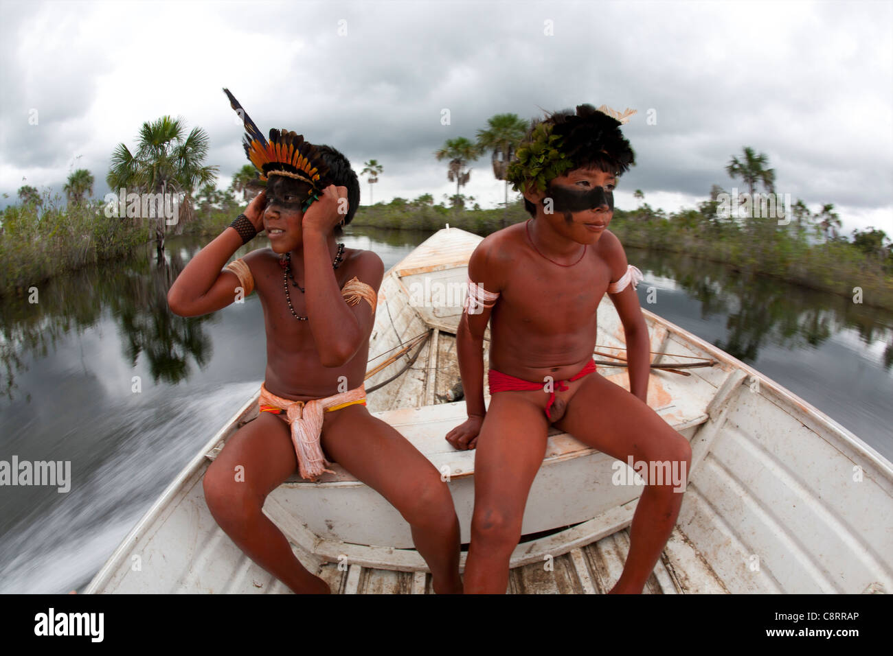 Les Indiens Xingu dans l'Amazone, Brésil Banque D'Images