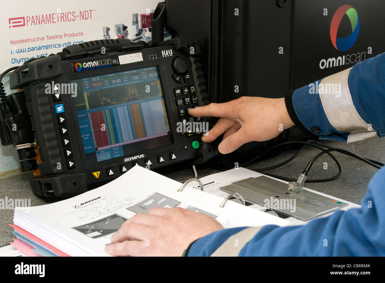 L'entretien d'aéronefs tests crack ultra-sonique Banque D'Images