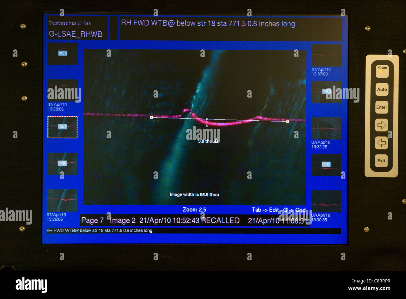Ultra-sonique d'entretien d'aéronefs d'affichage test crack Banque D'Images