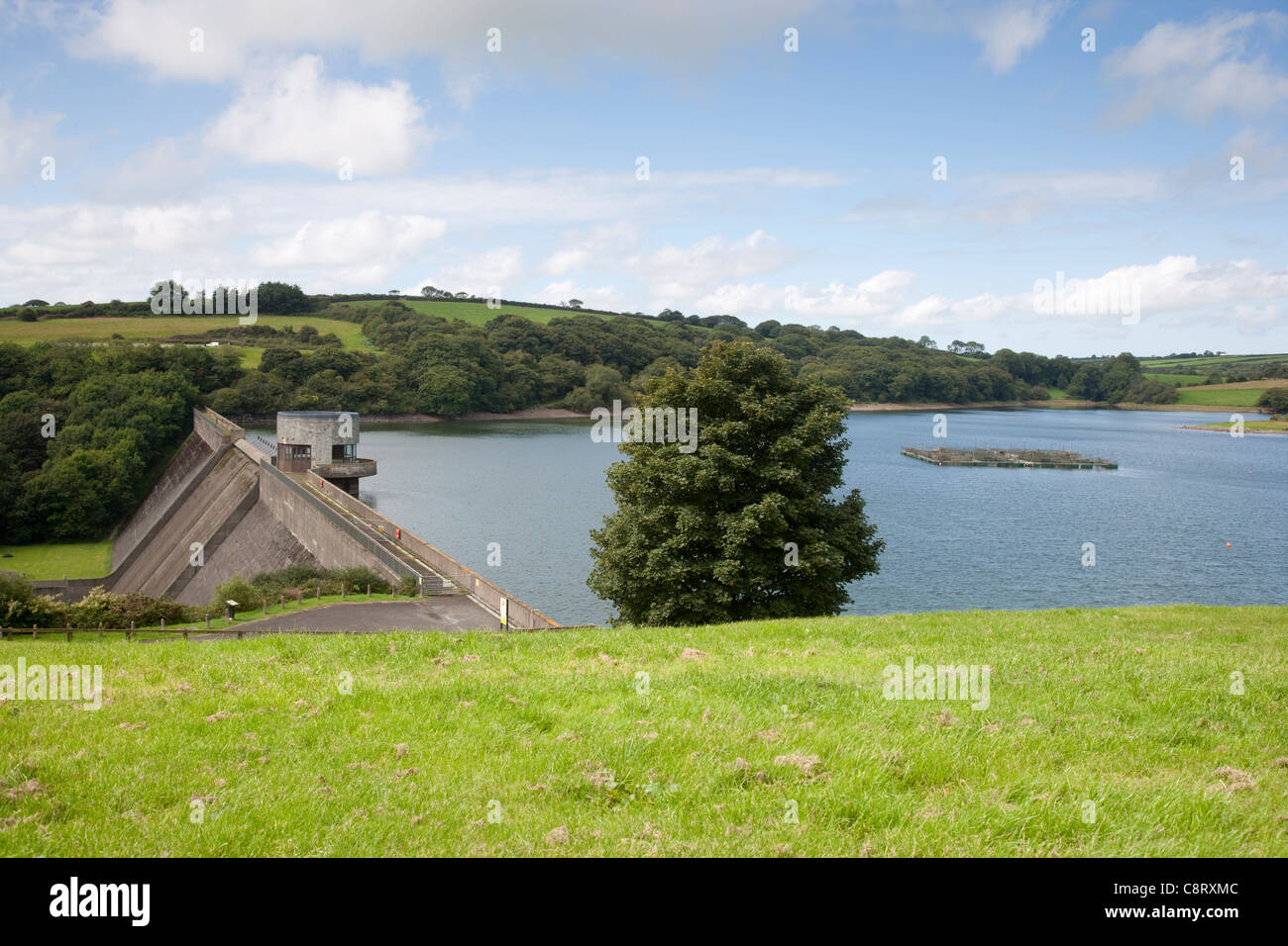 Barrage à l'Élysée y réservoir Fran & Country Park, Pembrokeshire, Pays de Galles Banque D'Images