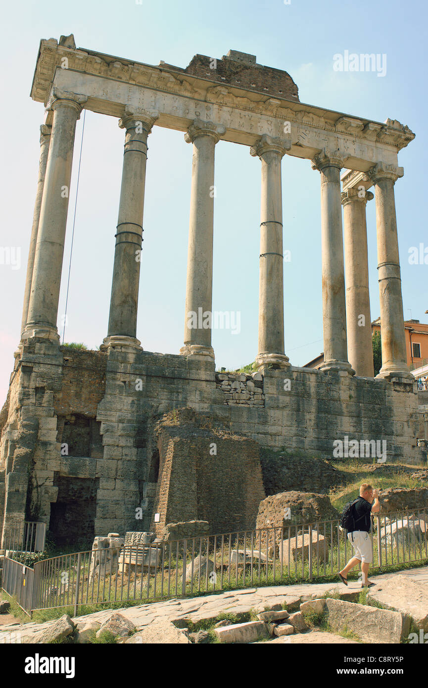 Temple de Saturne Forum Romain romain de Rome Banque D'Images
