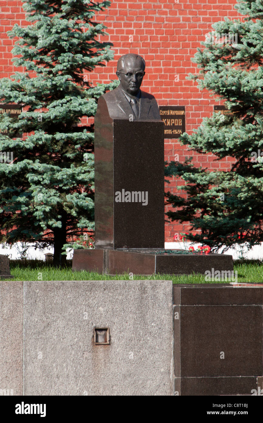 Tombe de l'ancien directeur du KGB Iouri Andropov (1914-1984) à la nécropole du mur du Kremlin à Moscou, Russie Banque D'Images