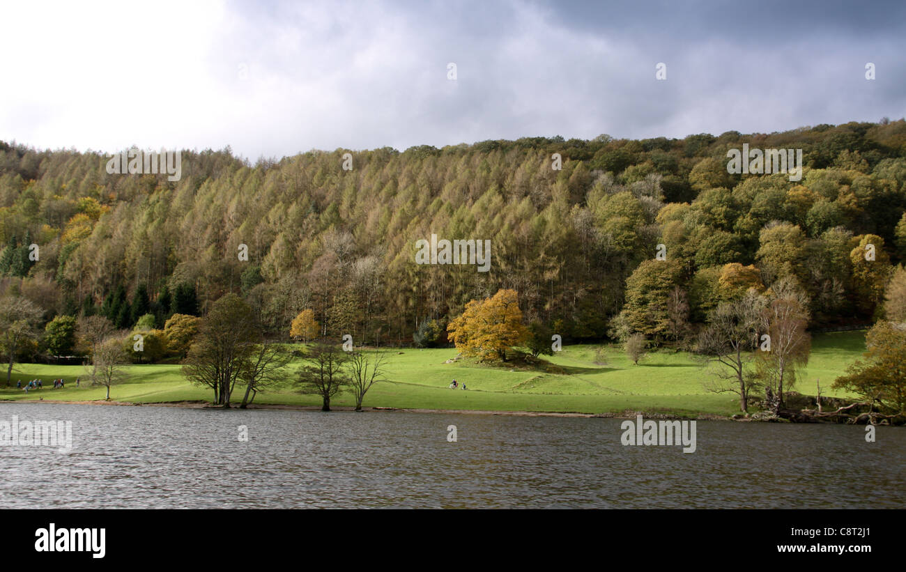 Rayon de soleil sur un lac, le lac Windermere, le Lake District, UK Banque D'Images