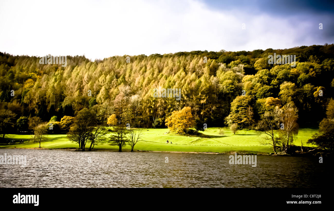 Rayon de soleil sur un lac, le lac Windermere, le Lake District, UK Banque D'Images