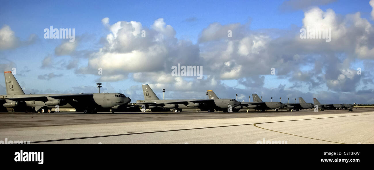 Une rangée de Stratofortresses B-52 à partir de la Base aérienne de Barksdale, en Louisiane Banque D'Images