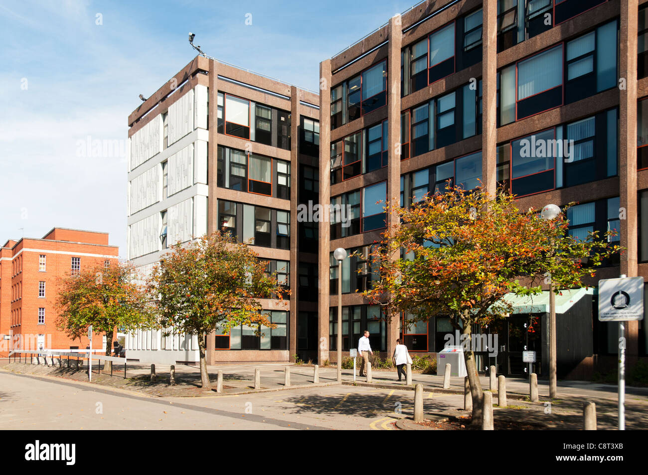 L'Ellen Wilkinson Building, Université de Manchester, Angleterre, Royaume-Uni. Arch : G.G.Baines du Building Design Partnership. Banque D'Images