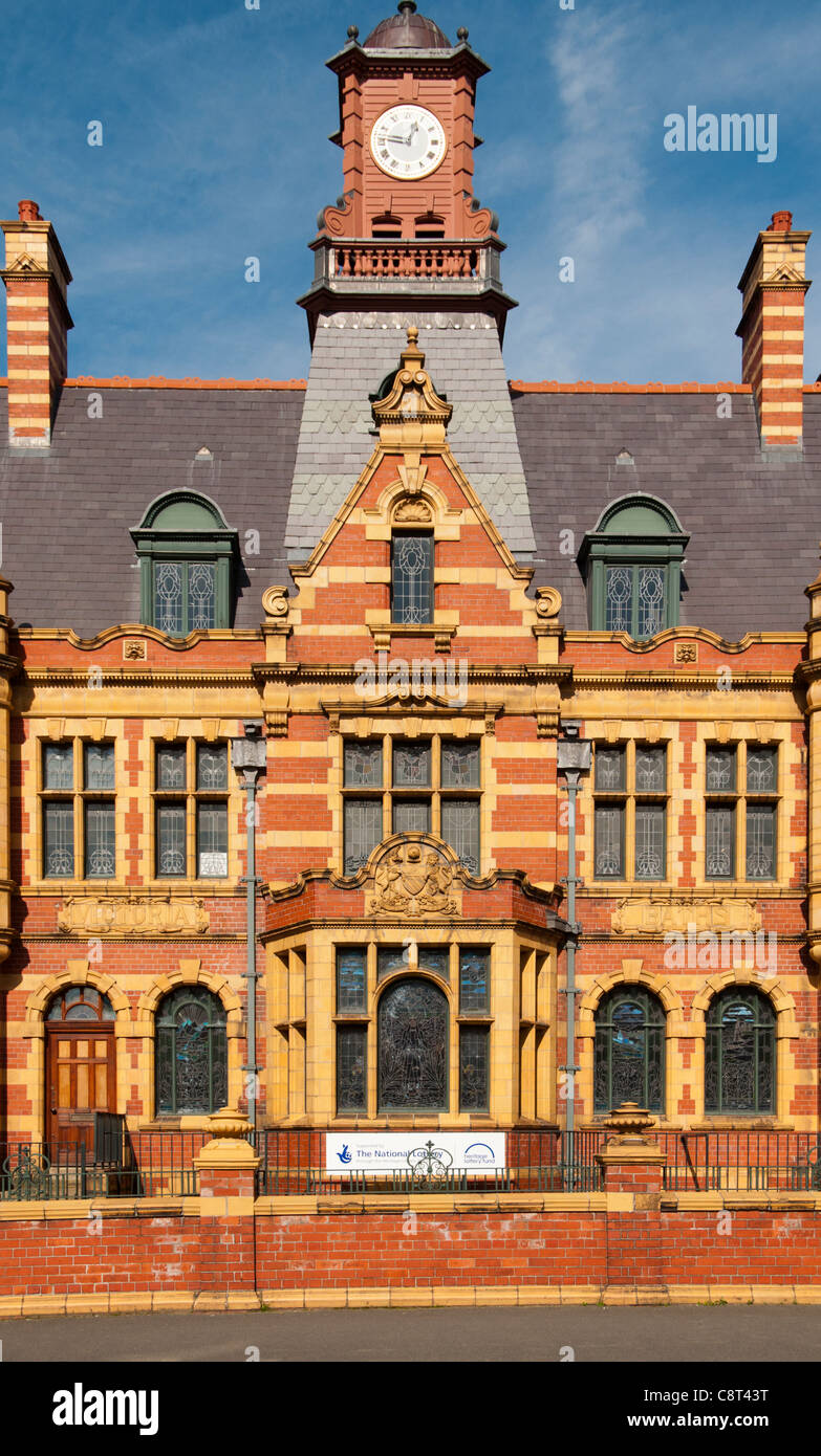 Victoria Baths, Manchester, Angleterre, Royaume-Uni. Conçu par l'arpenteur municipal T. de Courcy Meade et son assistant Arthur Davies, 1906. Banque D'Images