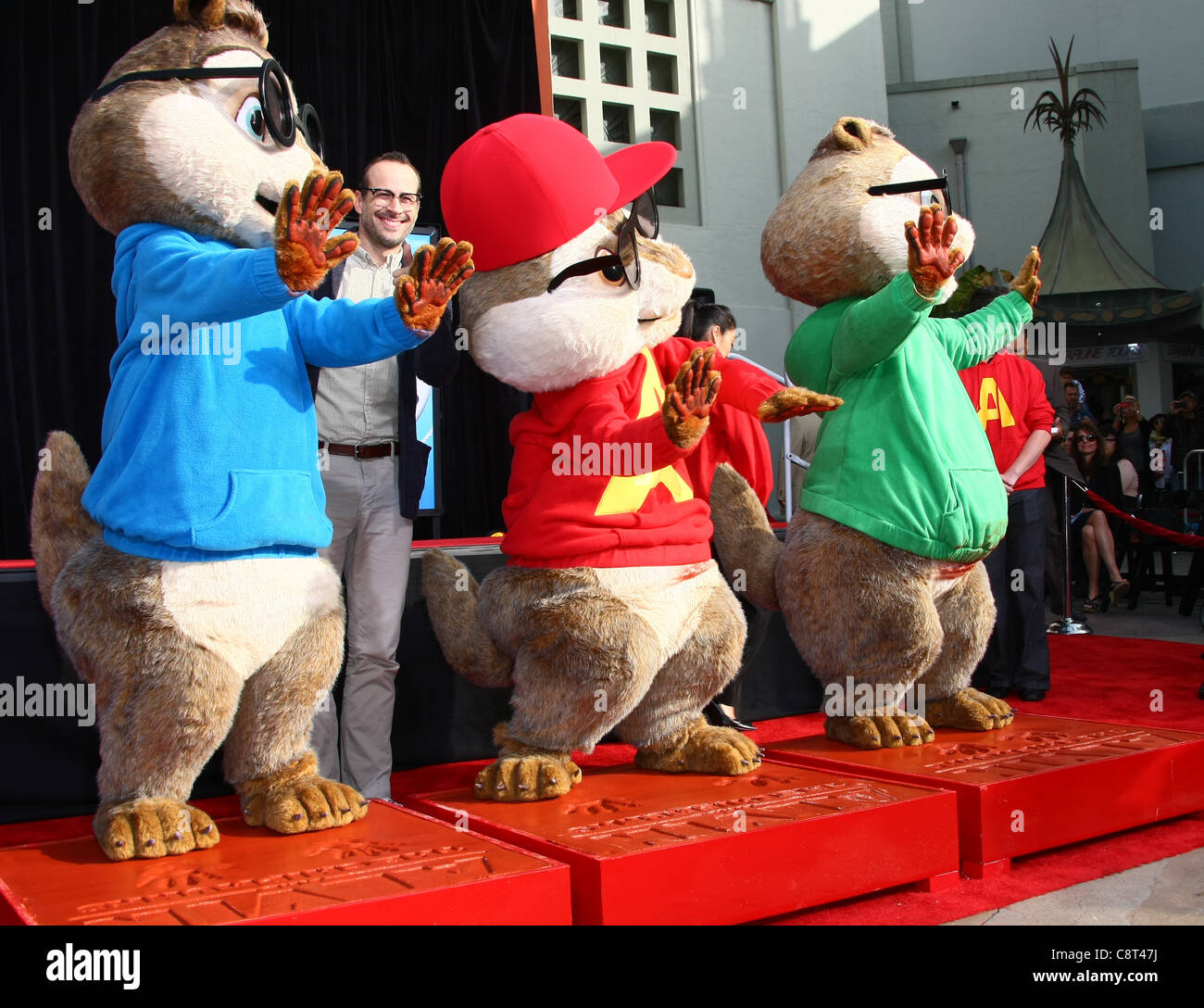 SIMON & JASON LEE & ALVIN & THEODORE ALVIN & LES CHIPMUNKS PART & cérémonie empreinte LOS ANGELES CALIFORNIA USA 01 novembre 20 Banque D'Images