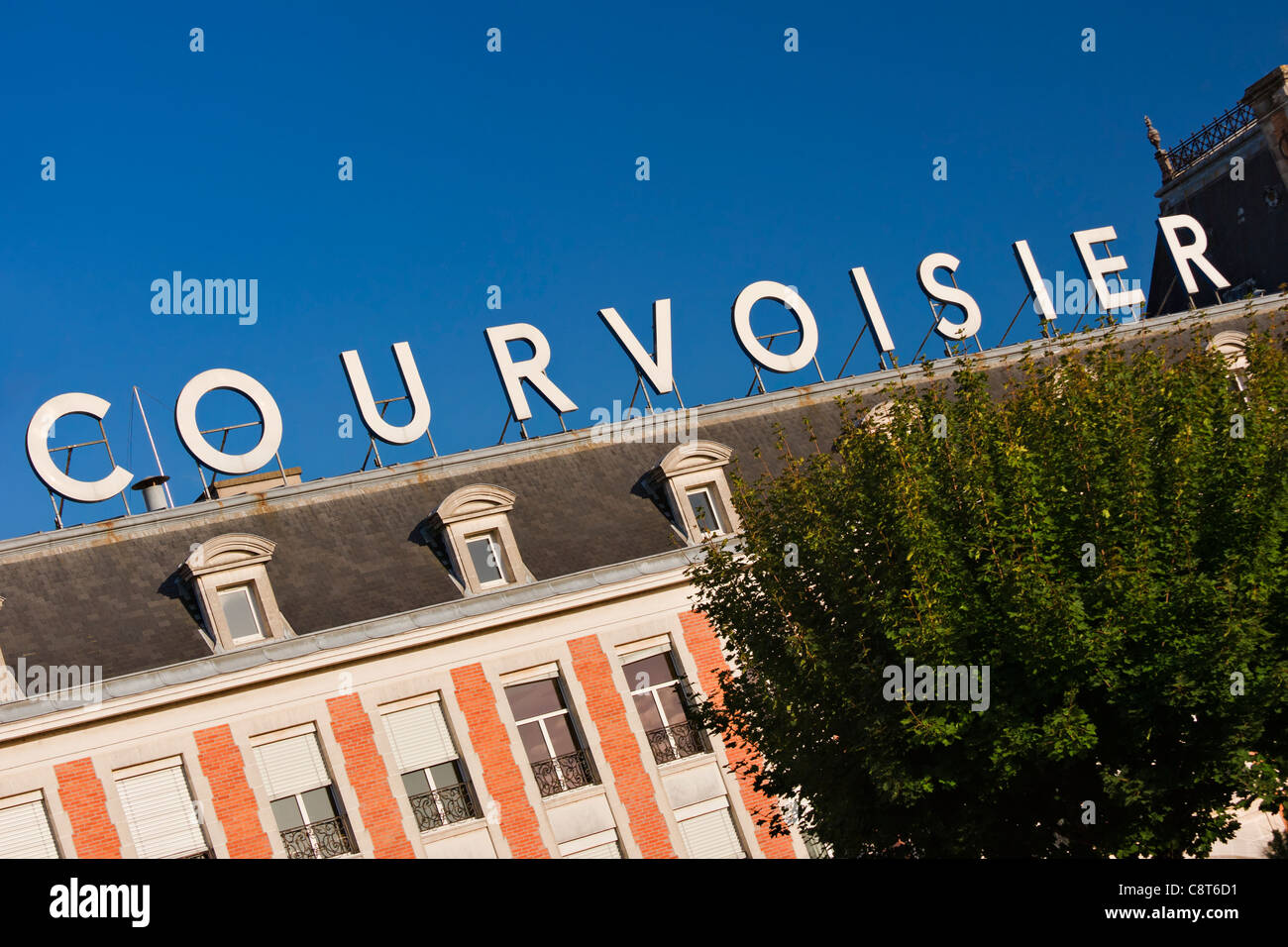 Le siège social de la maison de cognac Courvoisier dans la ville de Jarnac, Charente, France Banque D'Images