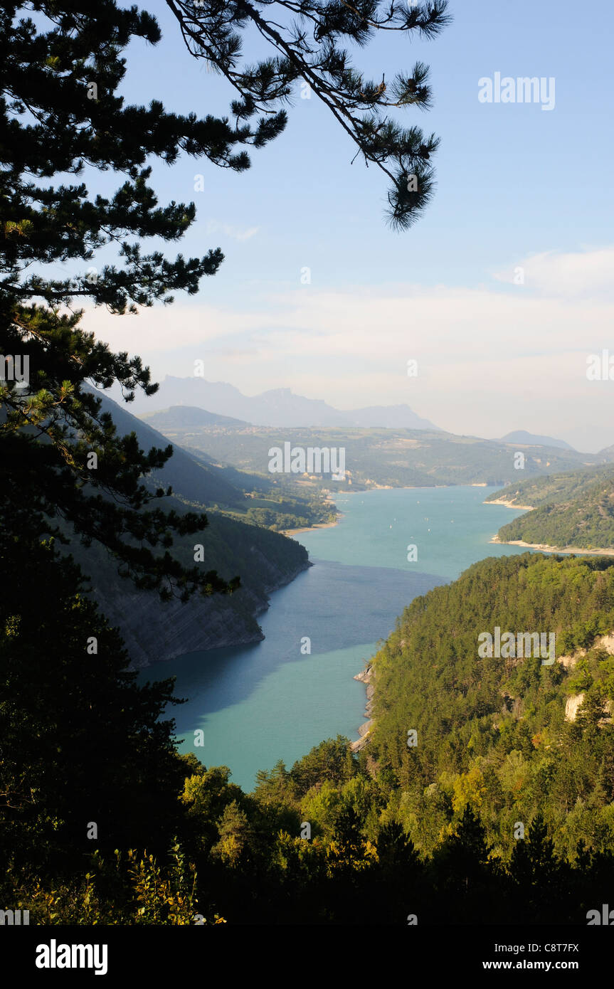 Le lac de Monteynard en Isère dans les Alpes Françaises Banque D'Images