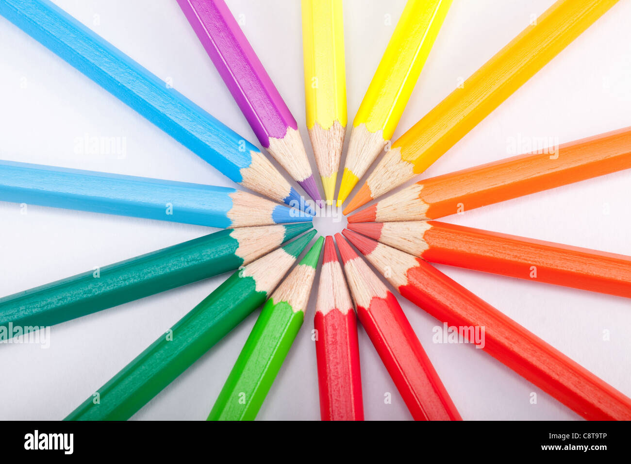 Grand groupe De Crayons de couleur dans un cercle Banque D'Images