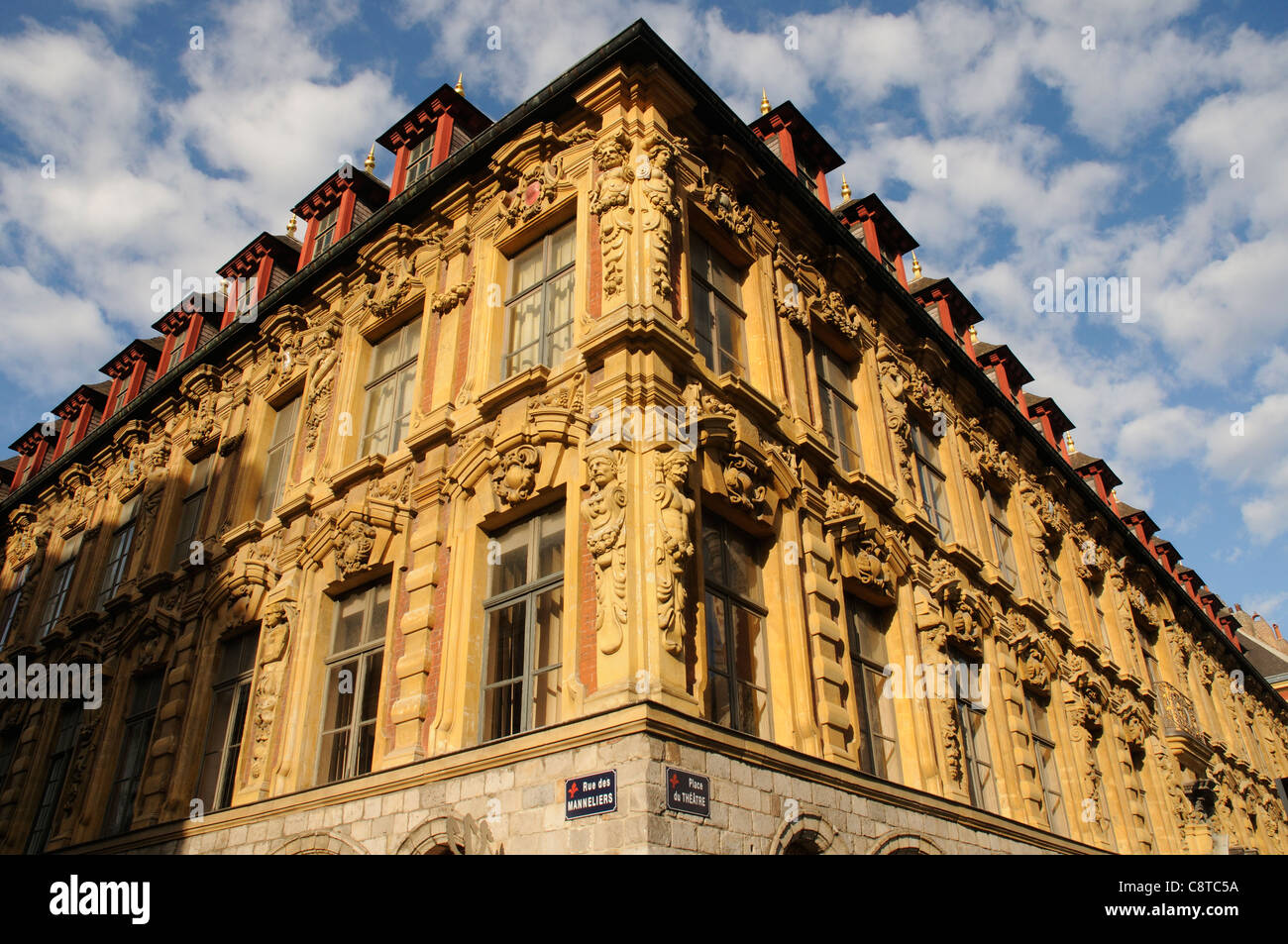 Les vieux bâtiments sur la Place du Théâtre à Lille France Banque D'Images