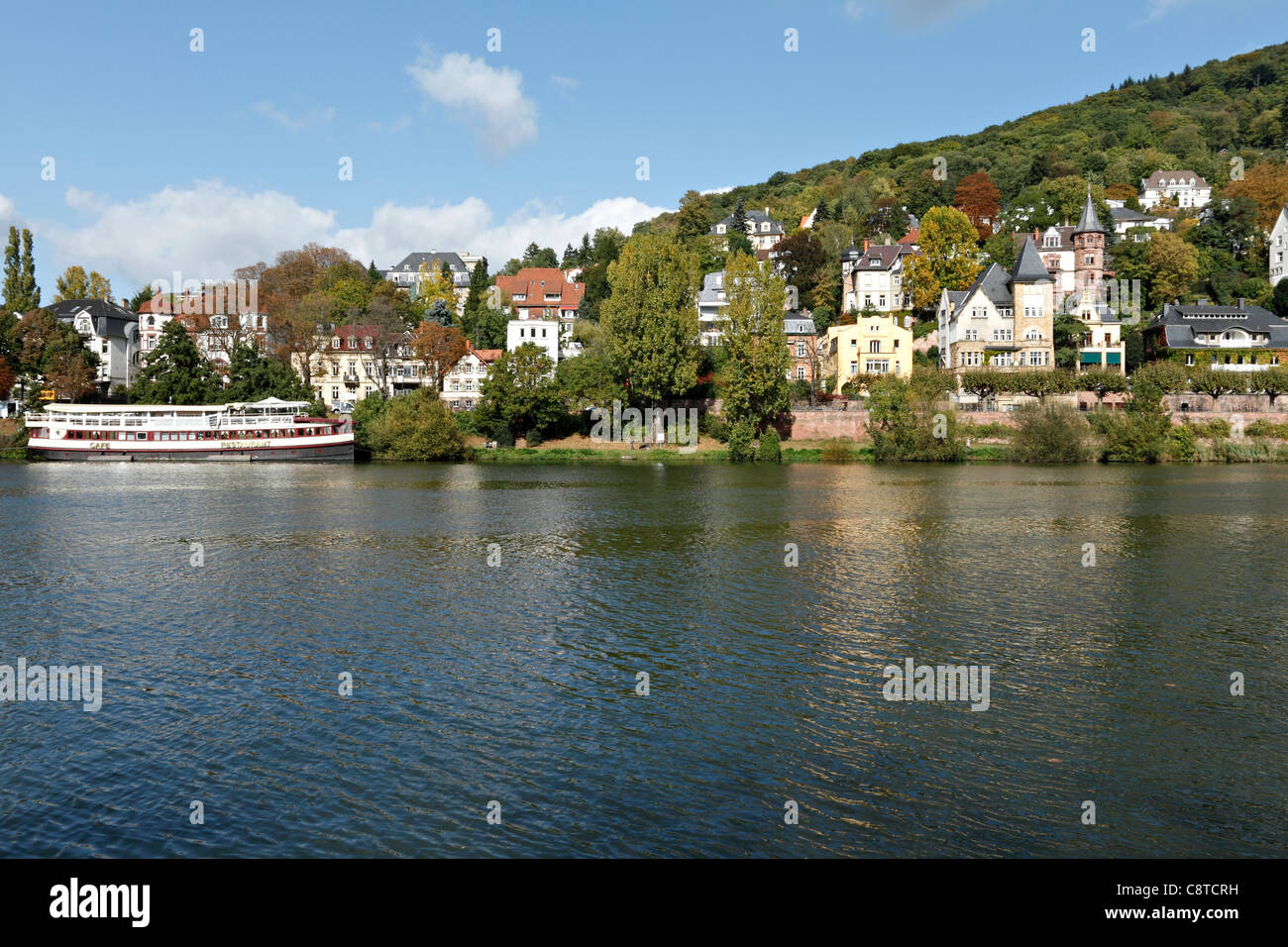 Bateau Restaurant et Villlas sur le Neckar Heidelberg, Bade-wurtemberg Allemagne Banque D'Images