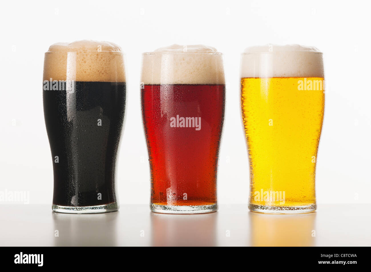 Trois bières en verres, studio shot Banque D'Images