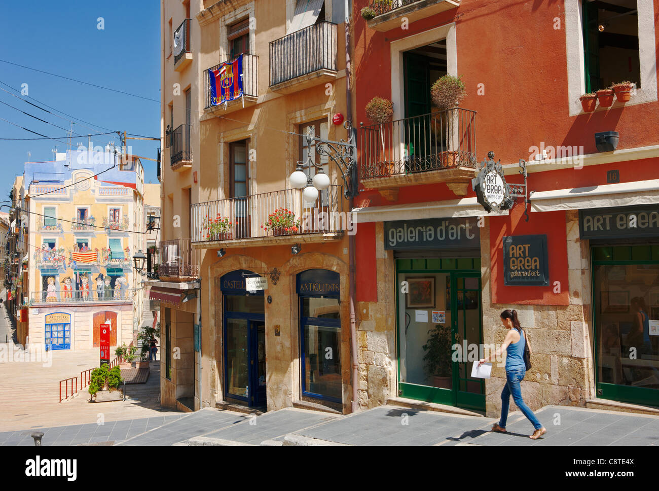 Les façades colorées des bâtiments dans la vieille ville. Tarragone, Catalogne, Espagne. Banque D'Images