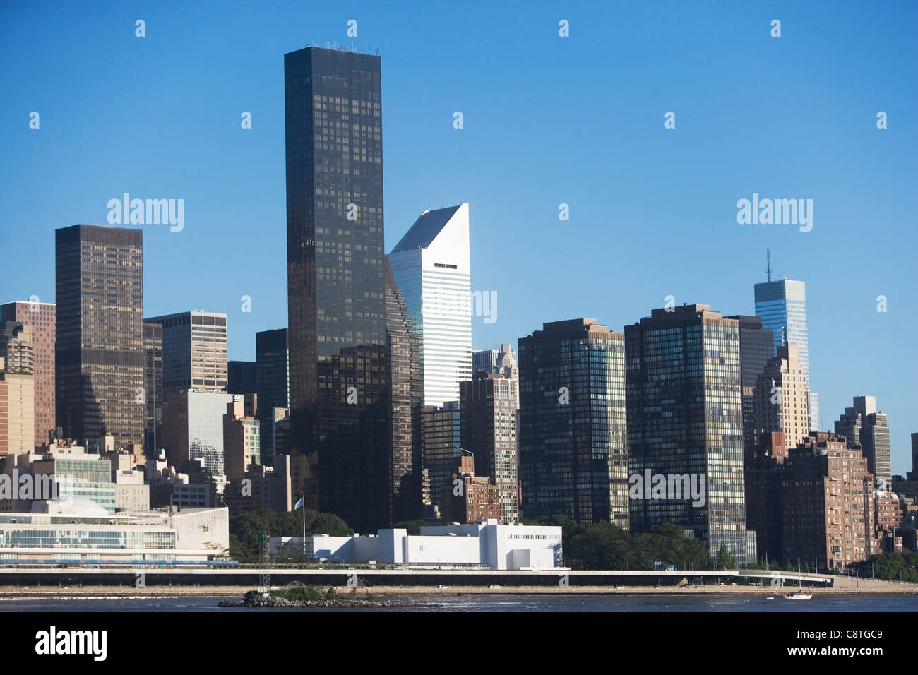 USA, New York State, New York, Manhattan, Trump Plaza dans le monde Banque D'Images