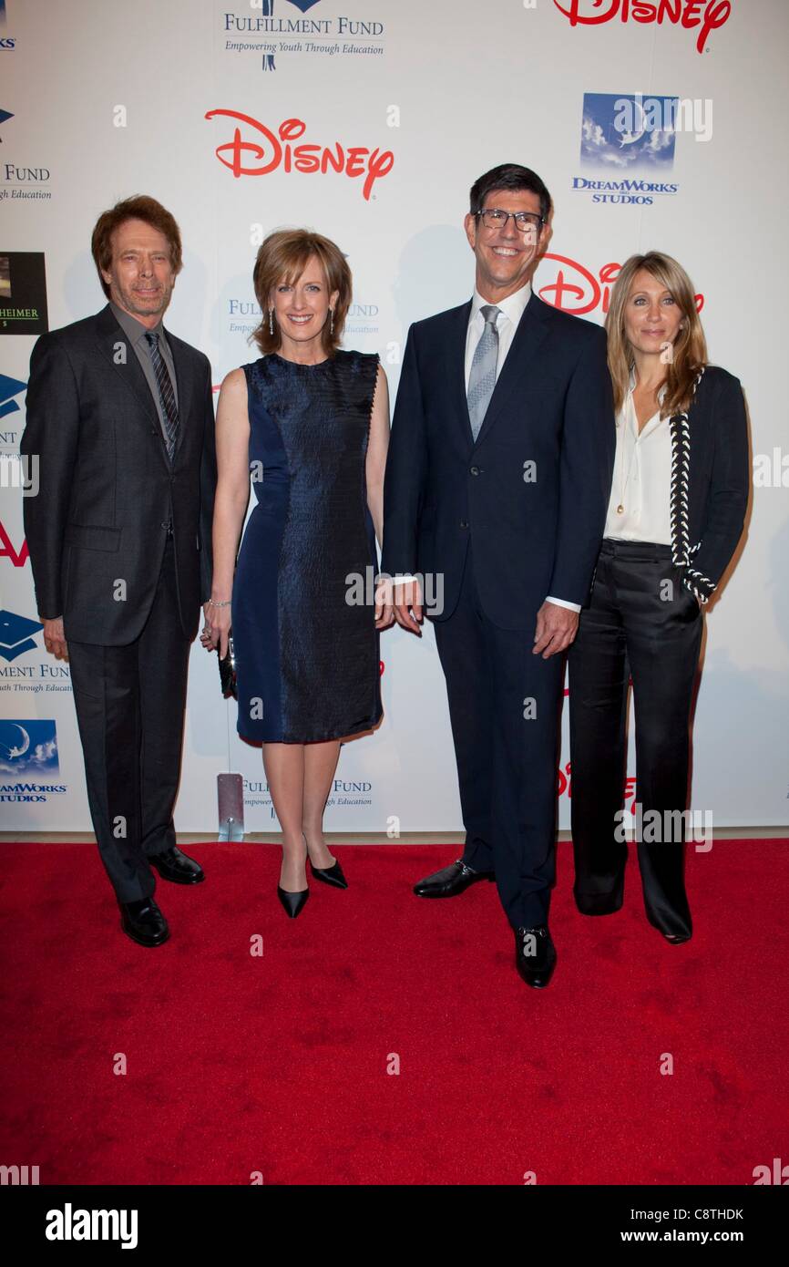 Jerry Bruckheimer, Anne Sweeney, Rich Ross, Stacey Snider aux arrivées d'exécution spéciale STARS Gala-bénéfice 2011, Beverly Hilton Hotel, Los Angeles, CA 1 novembre 2011. Photo par : Emiley Schweich/Everett Collection Banque D'Images