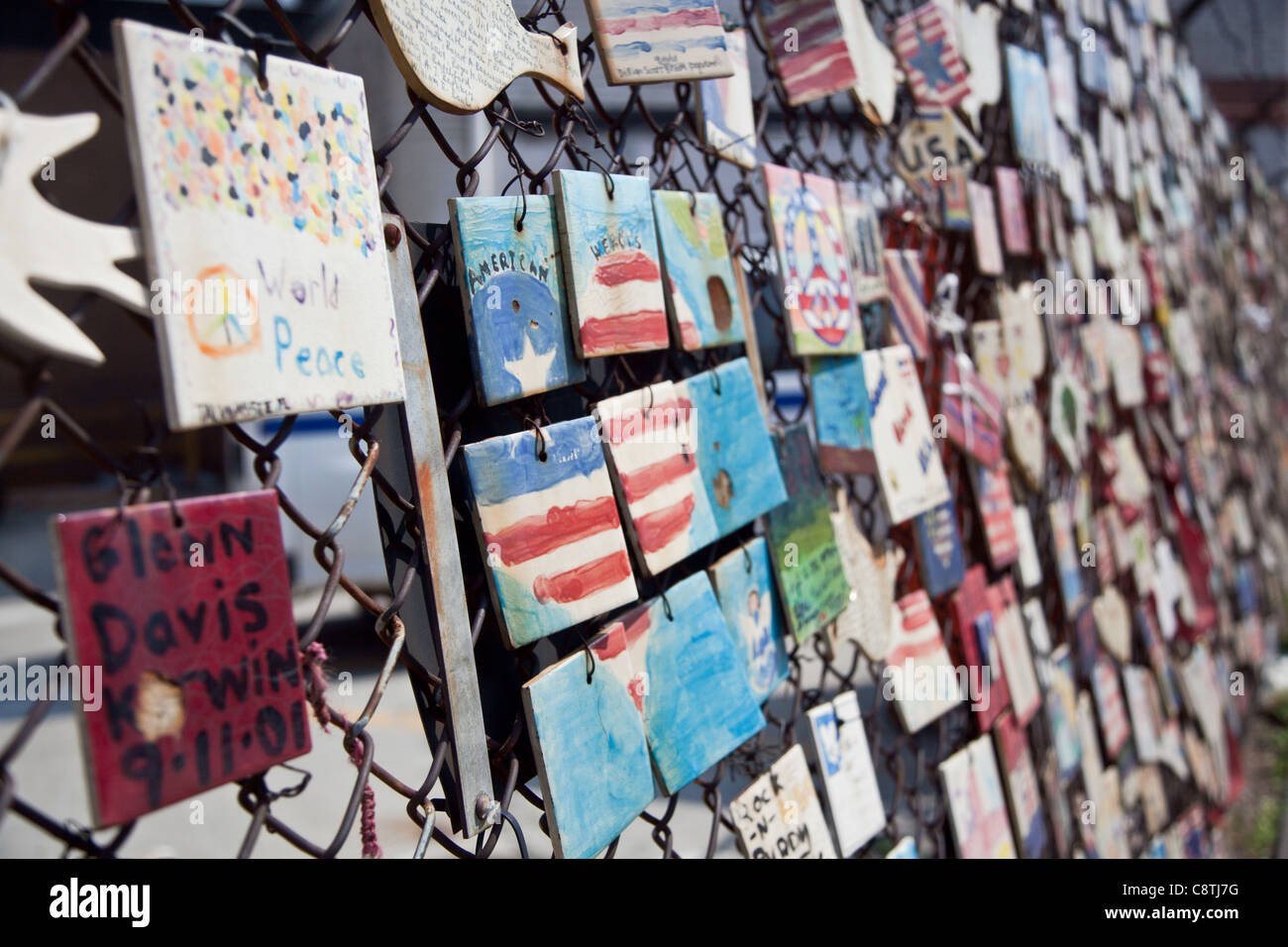 Mémorial du 11 septembre sur une clôture à New York City Banque D'Images