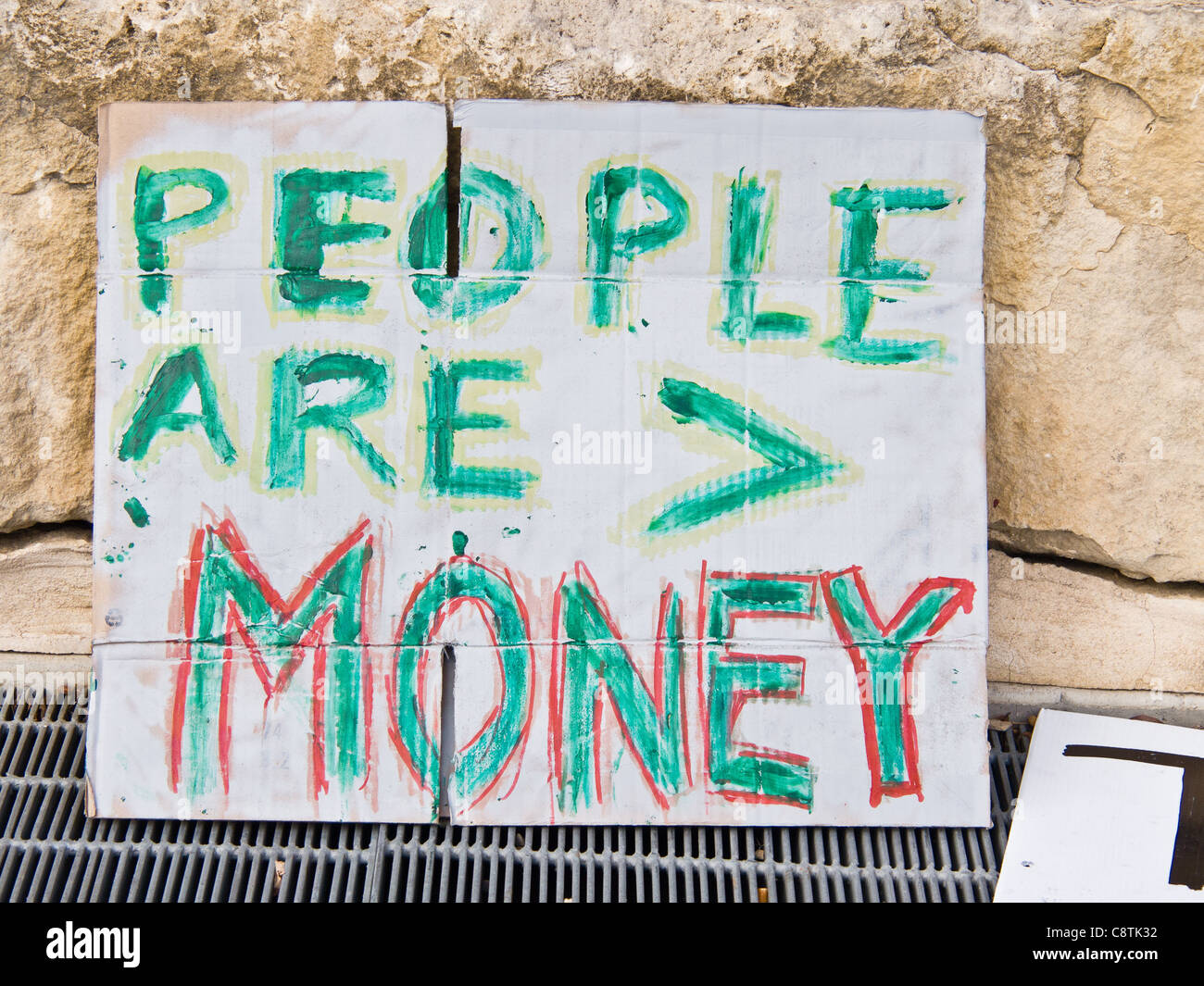 Les gens sont plus importants que l'argent - un signe de protestation à occuper Austin, une ramification de la mouvement occupons Wall Street Banque D'Images