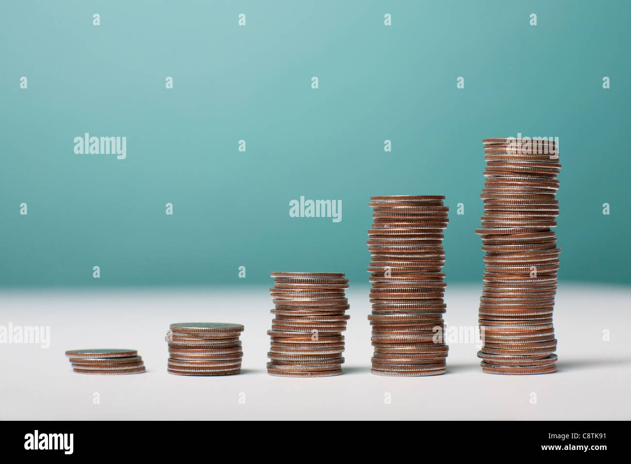 Studio shot de piles de pièces de monnaie Photo Stock Alamy