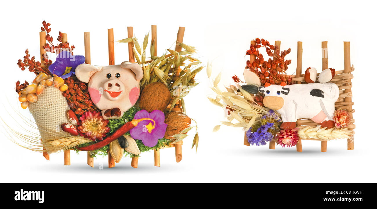 Souvenir ukrainien traditionnel qui fait de matériaux secs et les plantes. Faite main. Isolé sur blanc. Banque D'Images