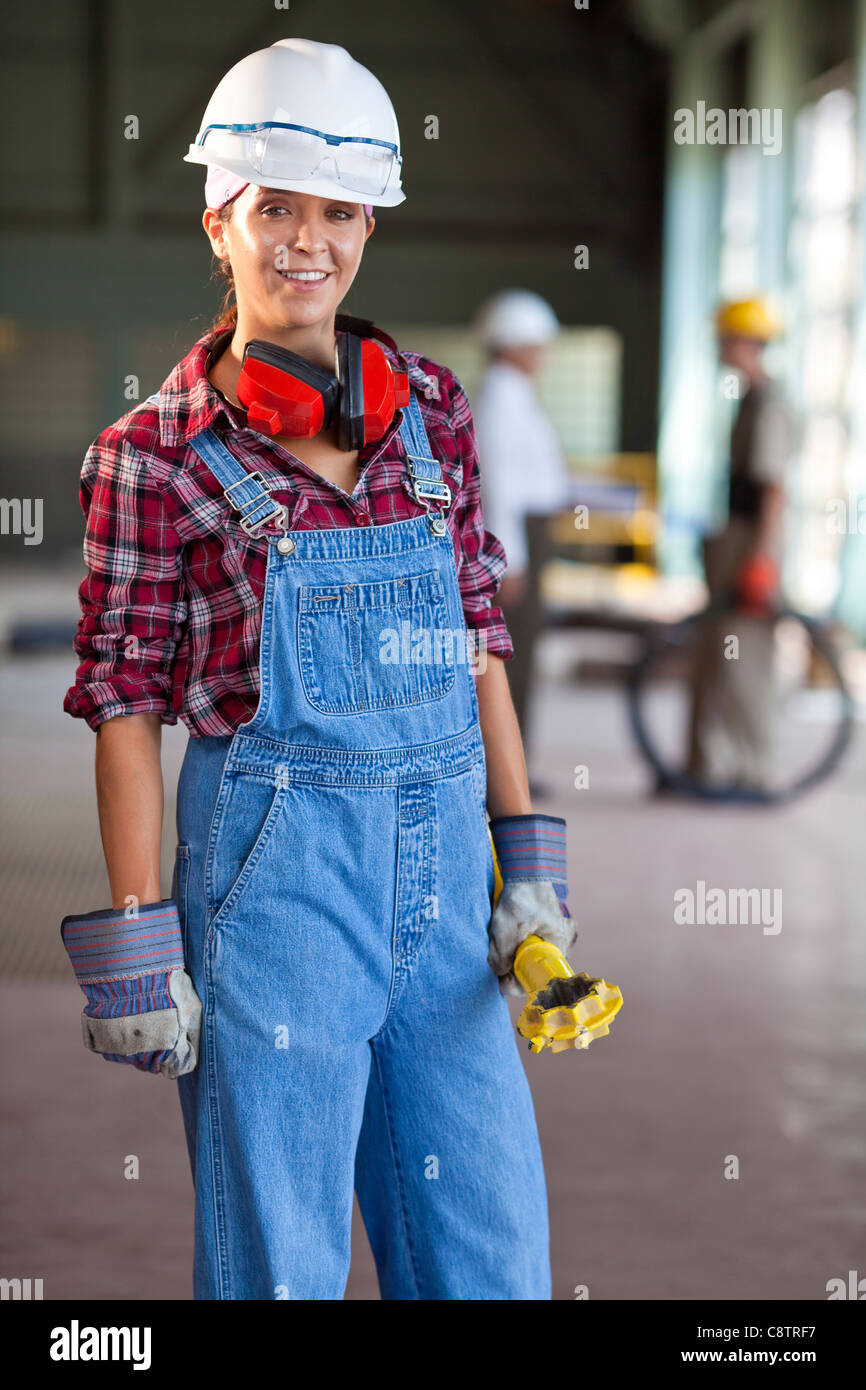 USA, New Mexico, Santa Fe, Portrait de femme manual worker wearing hardhat Banque D'Images