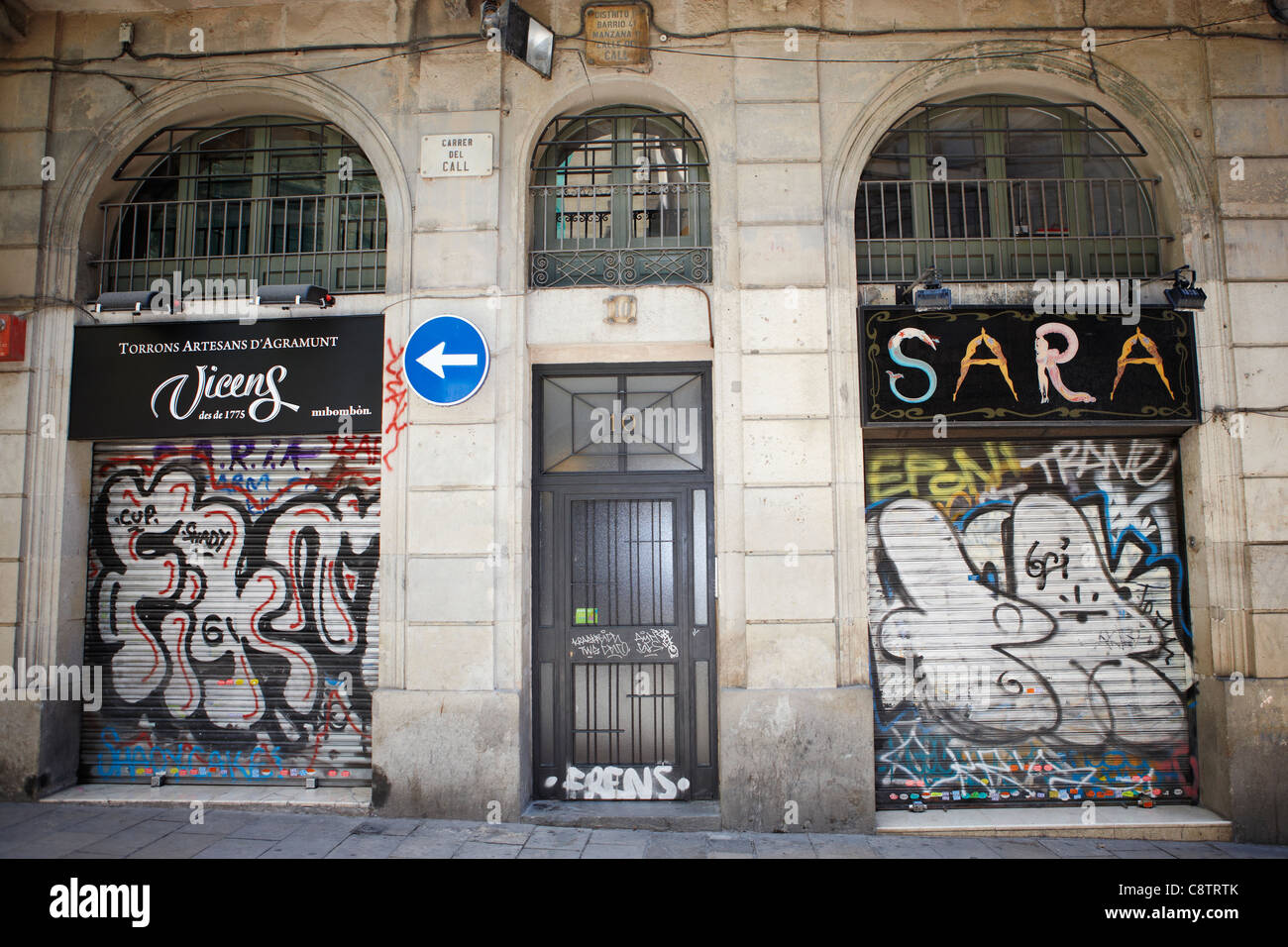 Graffiti sur un mur d'un bâtiment dans le quartier gothique. Barcelone, Catalogne, Espagne. Banque D'Images