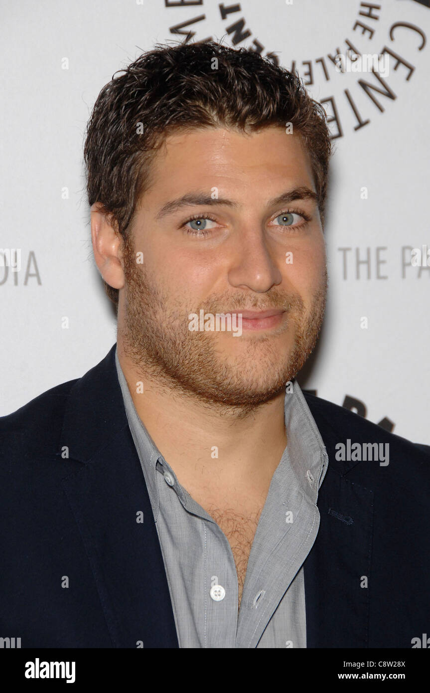 Adam Pally présents pour une soirée avec une fin heureuse, Paley Center for Media, Los Angeles, CA, le 29 août 2011. Photo par : Banque D'Images