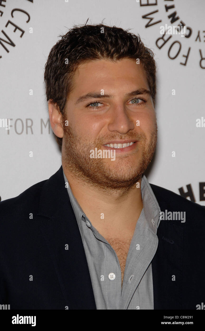 Adam Pally présents pour une soirée avec une fin heureuse, Paley Center for Media, Los Angeles, CA, le 29 août 2011. Photo par : Banque D'Images